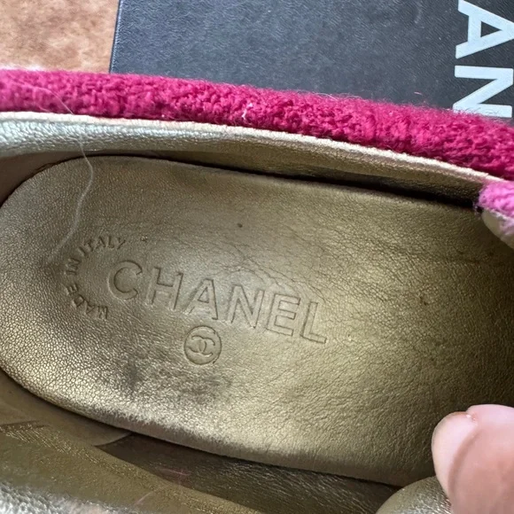 CHANEL Black Sneaker Box with Fuchsia Label - Picture 6 of 8